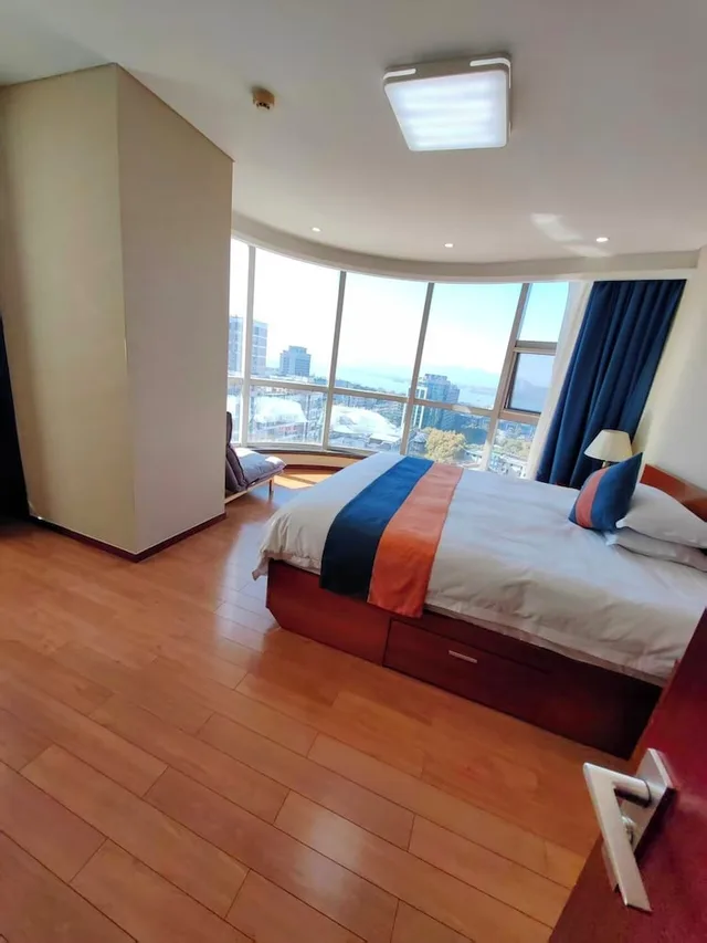 جناح عائلي بسرير كينج وسرير فردي، East King Business Hotel 5/9