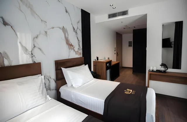 جناح، Destiny Hotel Tirana 1/1