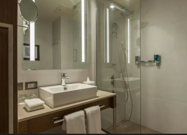 Room, King Bed, Sea View, Four Points By Sheraton Izmir 3/4