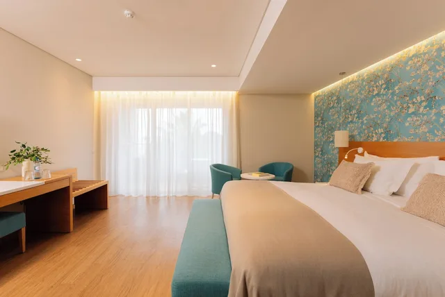 غرفة بسرير مزدوج بإطلالة على المسبح، Falesia Hotel - Adults Only 2/7