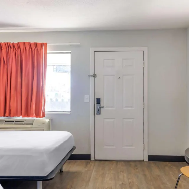 غرفة بسرير مزدوج لذوي الإعاقة، Motel6 Elizabethtown, KY 5/10