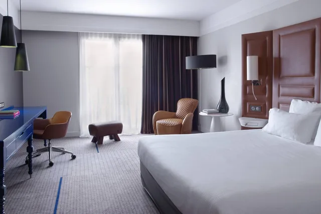 غرفة كلاسيكية بسرير مزدوج، Renaissance Paris Hippodrome de St. Cloud Hotel 3/10