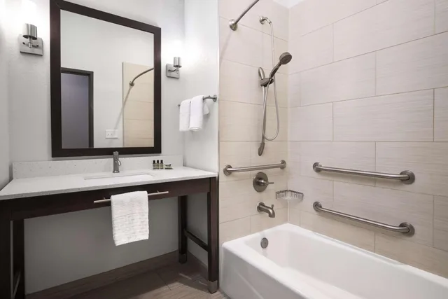 غرفة بسريرين كوين لذوي الإعاقة، Best Western Plus College Station Inn and Suites 3/3