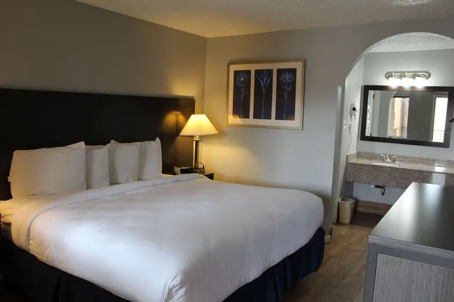 غرفة اقتصادية بسرير كينج للمدخنين، Americas Best Value Inn Medical Center Downtown 3/4