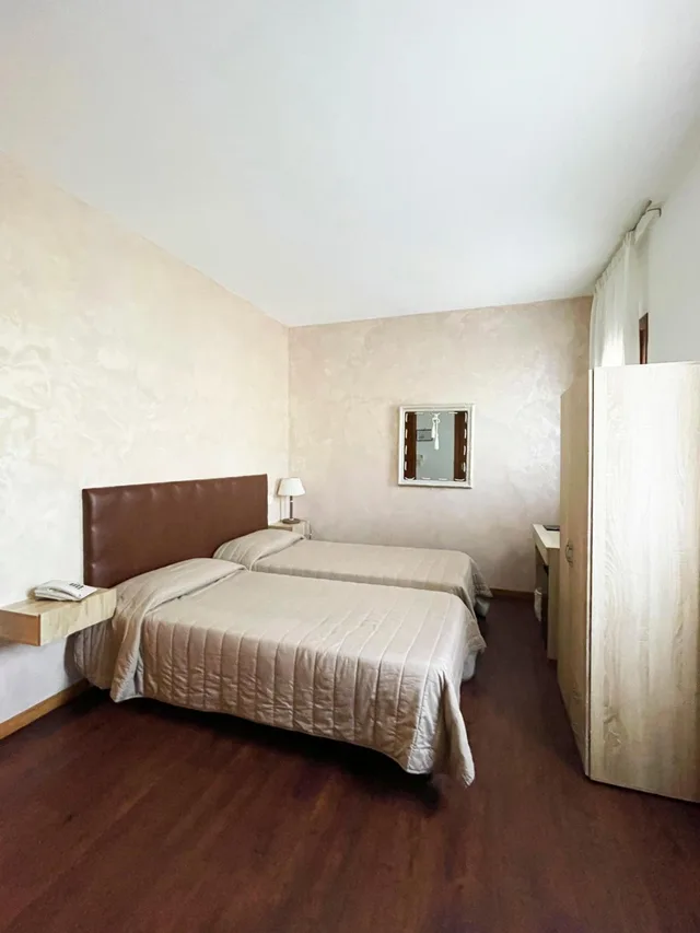 Room, Twin Beds, Villa Braida 2/7
