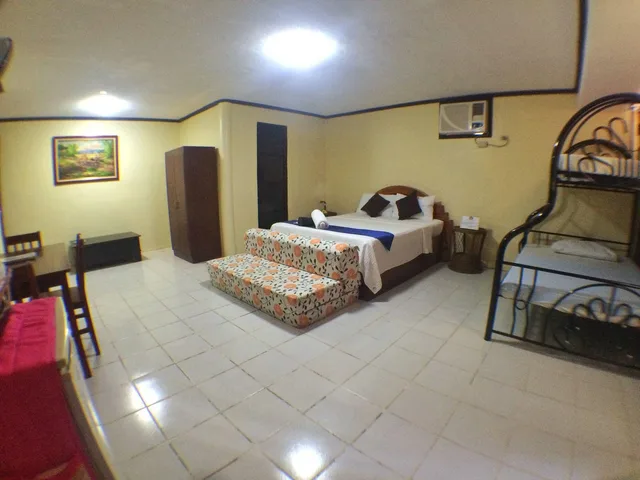 جناح عائلي، Treasure Island Resort 1/2