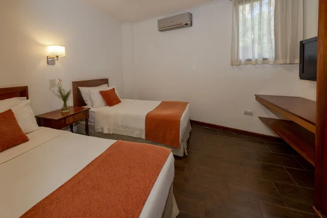 شقة بسرير كوين وسريرين فرديين، Saint George Hotel 1/7