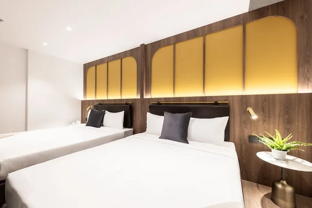 غرفة عائلية بسريرين كوين، Owen House by Hmlet 1/3
