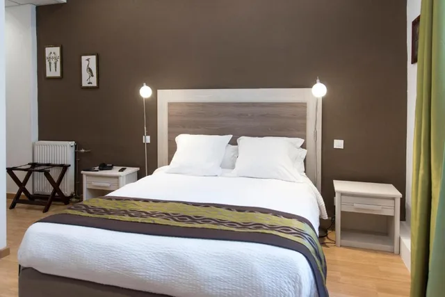 غرفة قياسية ثلاثية، LOGIS GRAND HOTEL 2/2
