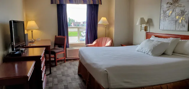 غرفة بسرير كينج، Travelodge By Wyndham Stony Plain 2/5