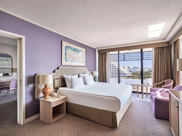 جناح عائلي بسريرين منفصلين وسرير كينج بإطلالة على المدينة بشرفة، Rixos Downtown Antalya 10/10