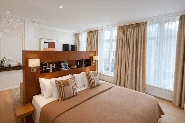 جناح جونيور بسرير كينج بإطلالة على القناة مع أريكة، Hotel Van Cleef 3/5