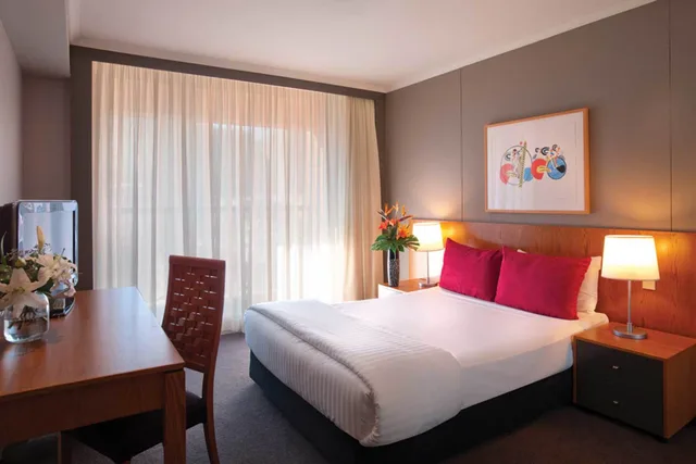 غرفة بسرير كينج بغرفتي نوم، Adina Apartment Hotel Sydney Town Hall 5/8