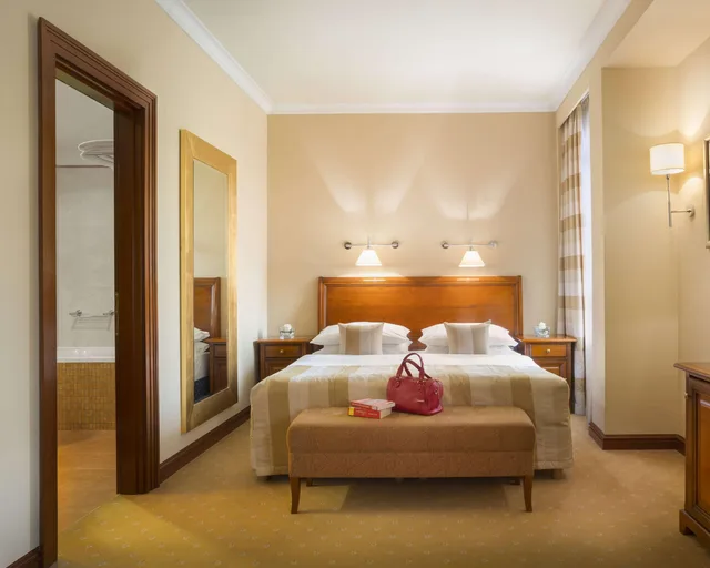 غرفة ديلوكس تنفيذية بسرير كينج مع أريكة، Best Western Premier Hotel Astoria 1/4