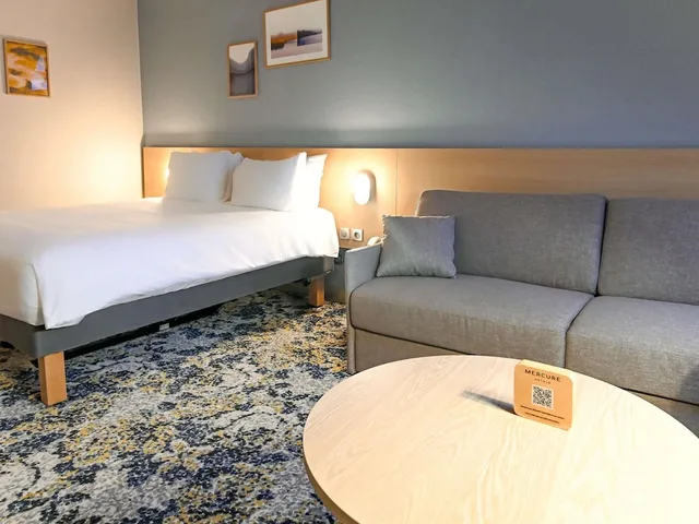 غرفة عائلية بسرير مزدوج وسريرين منفصلين، MERCURE BLOIS CENTRE 7/9