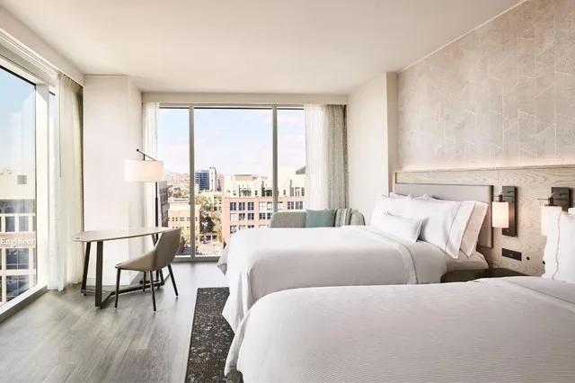 Guest Room, Traditional, Queen Bed, Large, Corner, The Westin Tempe 3/3