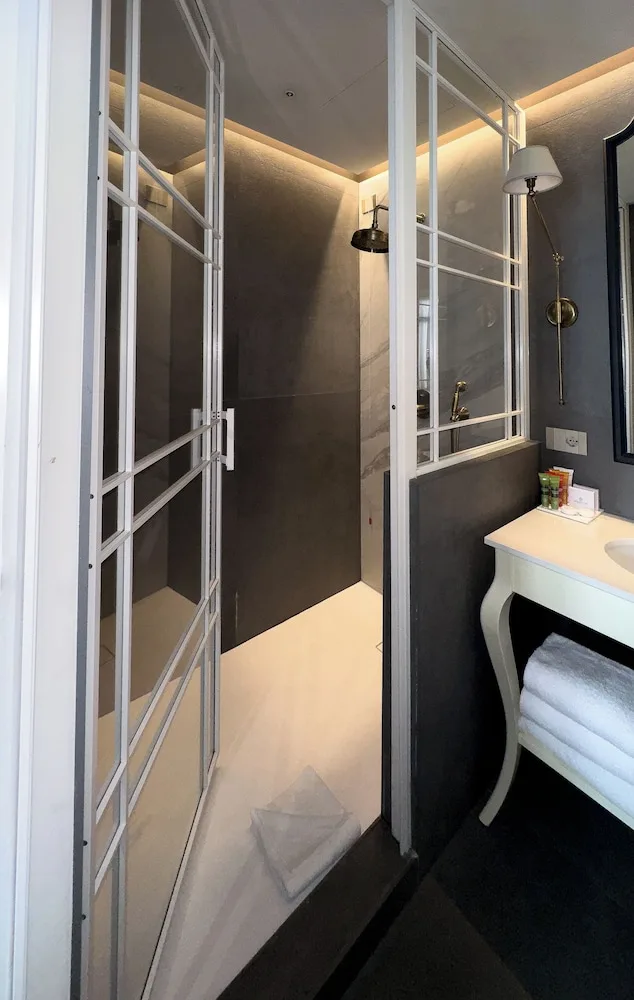 جناح تنفيذي بسرير كوين بشرفة بإطلالة، Matilde Boutique Hotel, WorldHotels Elite 3/4