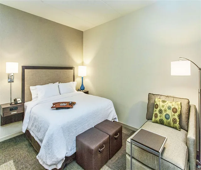 استوديو بسرير كينج مع أريكة لذوي الإعاقة، Hampton Inn Hibbing 1/2