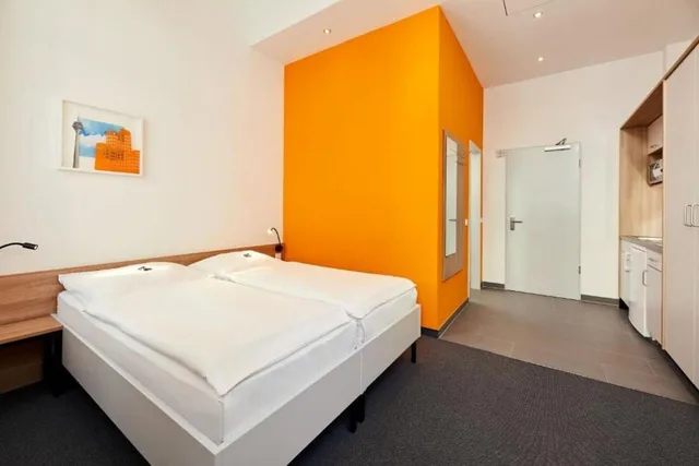 Standard, Double Bed, Kitchenette, Townhouse Düsseldorf 1/1