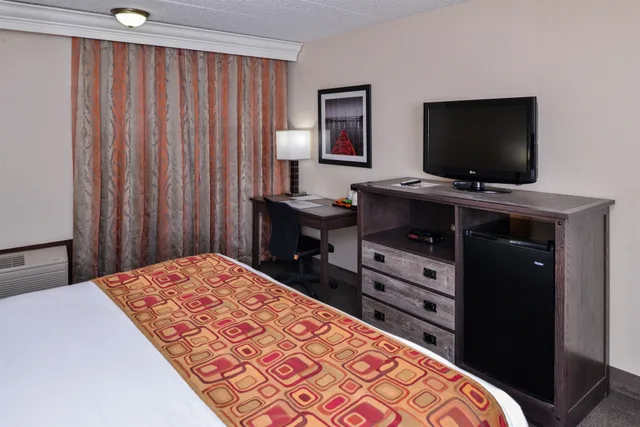 غرفة قياسية بسرير كينج، Best Western Kelly Inn 4/6