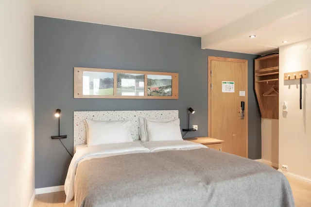 Family, 1 Double and 2 Bunk Beds، Home Hotel Grimstad 3/7