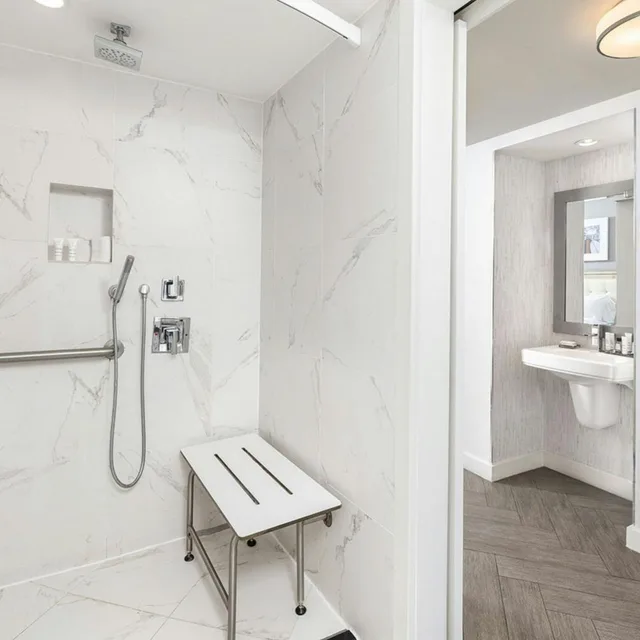 غرفة بسرير كينج بإطلالة على البحر بشرفة، MARRIOTT STANTON SOUTH BEACH 3/3