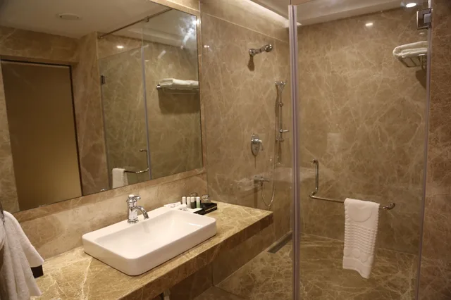 غرفة كلوب بسرير كينج، Meridian Bay Resort and Spa Kundapur 2/2