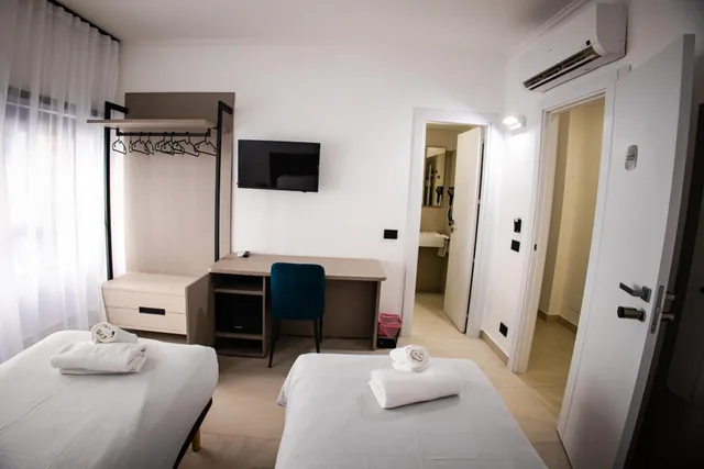 Mixed Dorm, Twin Beds, Seven Kings Relais Hotel 1/1