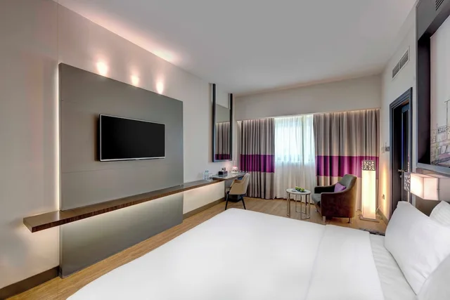 غرفة تنفيذية بسرير كينج، Howard Johnson Plaza by Wyndham Dubai Deira 1/5