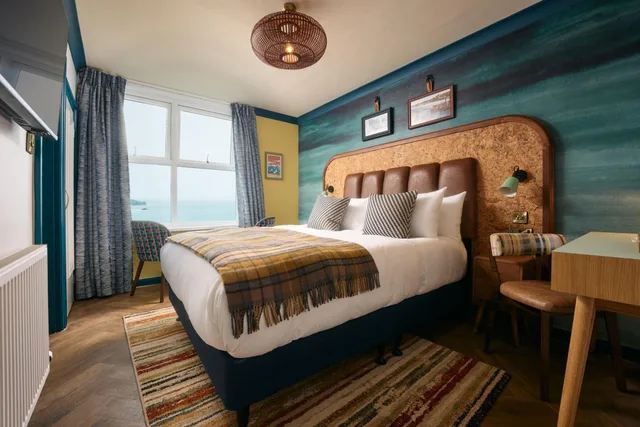 Renovated, Double Bed, with View، Great Western Hotel 1/2