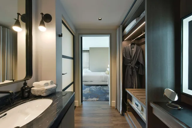 غرفة بسرير كينج بإطلالة على المعالم، Canopy by Hilton San Francisco SoMa 4/5