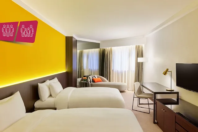 Premier, Family, 1 Single and 2 Double Beds، Prince Hotel Hong Kong 2/3
