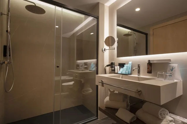 غرفة ثلاثية بإطلالة على الفناء، Yomo Centric Hotel 4/6