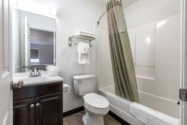 غرفة ديلوكس بسريرين كوين بمطبخ صغير، Suburban Studios Spartanburg - I-26 7/10