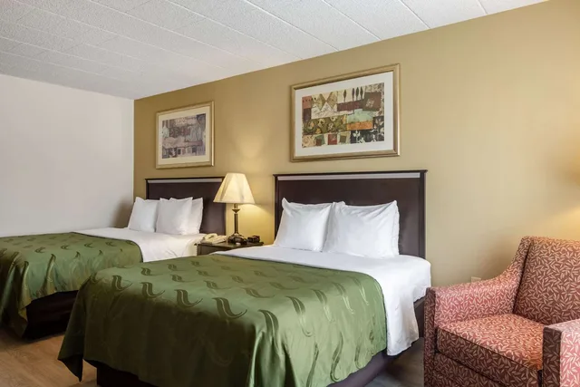 غرفة بسريرين كوين، Quality Inn & Suites Indiana South 2/2
