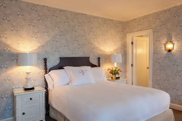 غرفة بسرير كوين، Virginia Hotel 2/4