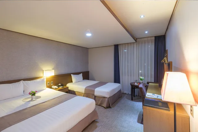 غرفة عائلية بسريرين منفصلين وسرير مزدوج وسرير فردي، Benikea Hotel Jeju 2/2