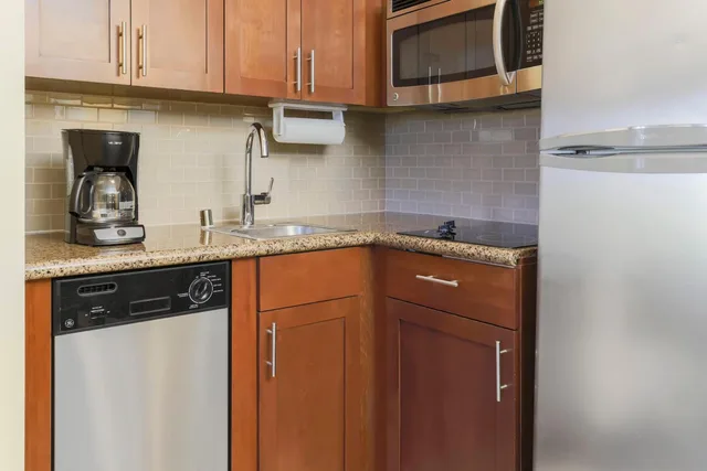 جناح بسريرين كوين بغرفة نوم واحدة مع أريكة، Staybridge Suites Reno 4/5