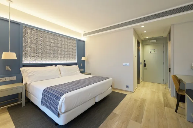 غرفة بشرفة مفردة بسرير كوين، Catalonia Porto 1/10