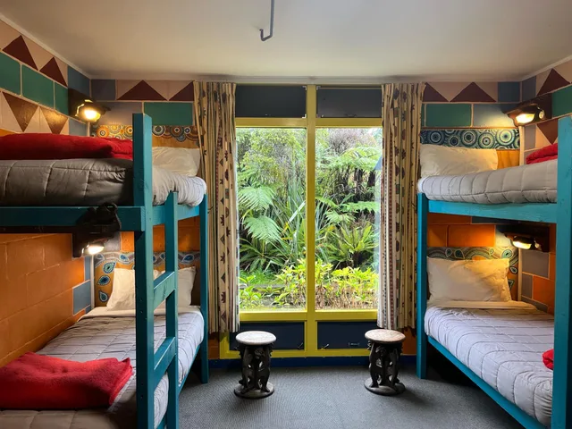 سكن مشترك مختلط بستة أسرّة، Global Village Backpackers 1/1