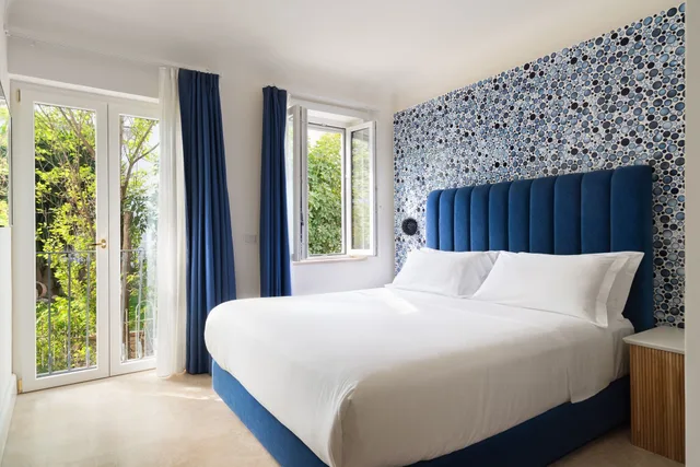 Superior, Queen Bed, Town View، La Residenza Capri 1/5