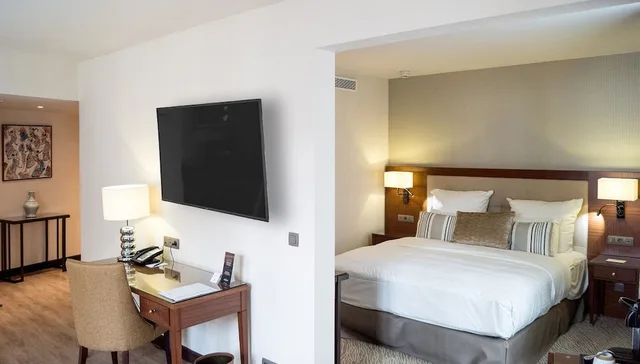 جناح جونيور بريفيليج بسرير كوين بإطلالة، Warwick Brussels Grand Place 2/3