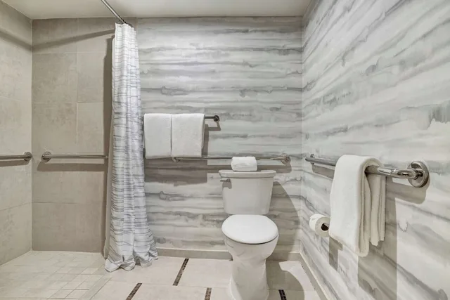 غرفة بسرير كينج لذوي الإعاقة، Hyatt Regency DFW International Airport 9/10