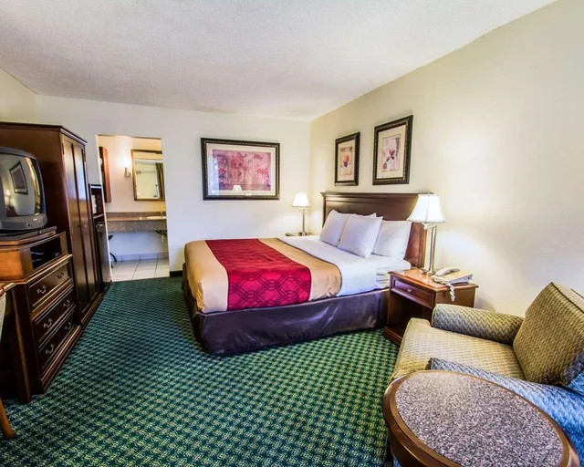 غرفة بسرير كينج، ISLAND HOTEL of Space Coast 2/4