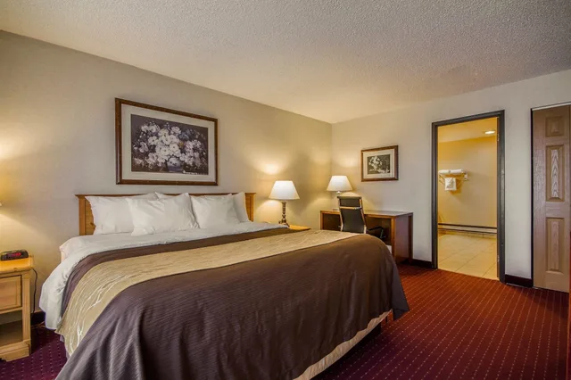 جناح بسرير كينج بمطبخ، Comfort Inn Fond Du Lac 2/3