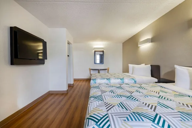 Deluxe, 3 Double Beds, Motel6 Beaumont, TX 3/4