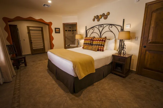 جناح فاخر، Los Arboles Hotel 3/3