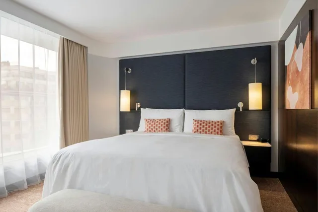 Suite, King Bed, Eiffel View, Terrace, High Floor، Renaissance Paris Arc de Triomphe Hotel 1/10