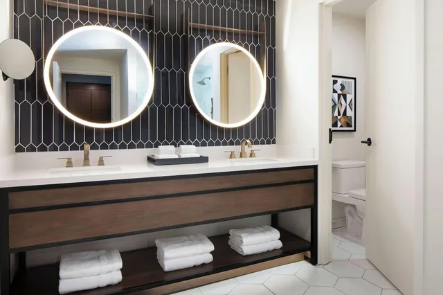 1 Bedroom, Junior Suite, Pool View, Le Meridien Fort Worth Downtown 2/3