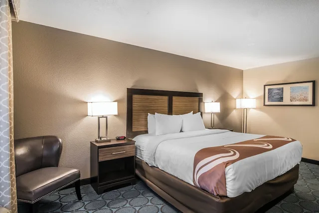 غرفة قياسية بسرير كينج، Elevate Hotel at Sierra Blanca 1/4